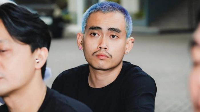 Mister Aloy atau yang memiliki nama asli Aldy Renaldi merupakan salah satu sosok yang sedang naik daun di industri hiburan digital Indonesia. Ia dikenal sebagai DJ, konten kreator, sekaligus entertainer dengan gaya unik dan kepribadian yang nyentrik.