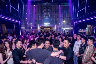 kaos polos lebih keren