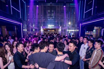 kaos polos lebih keren