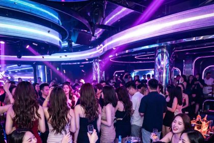 vibe-malam-booked-table